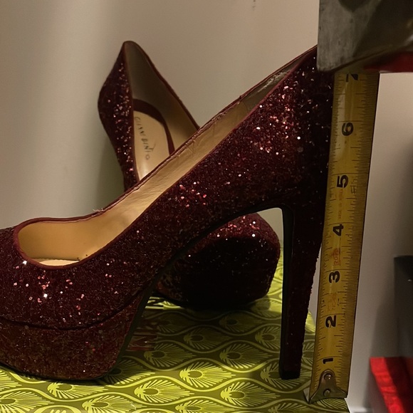 Crimson Ladies Stilettos - Picture 4 of 4